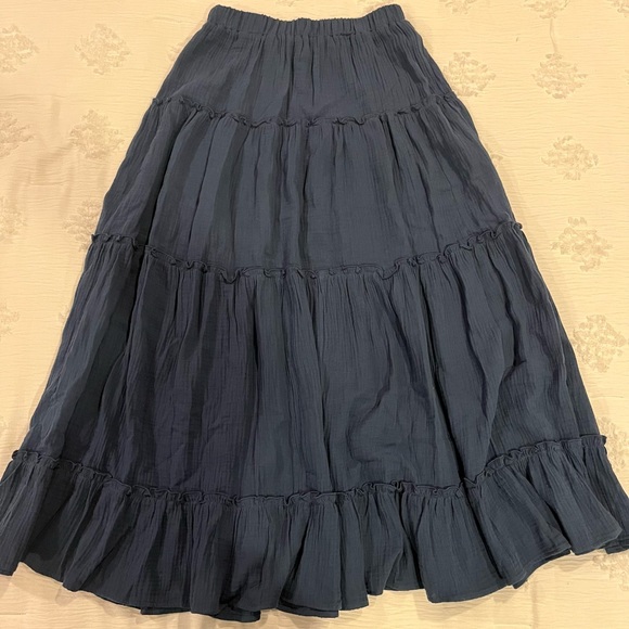 yakira bella ruffle maxi skirt, size medium - Picture 4 of 4